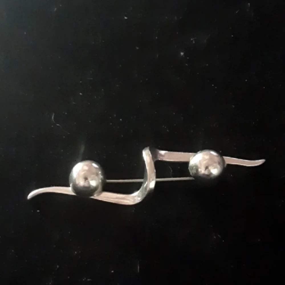 Elegant Silver Tone Brooch (Monet)